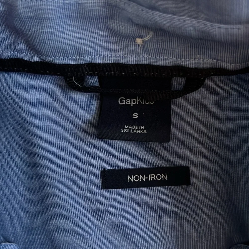 Trendy GAP Button Down Shirt
